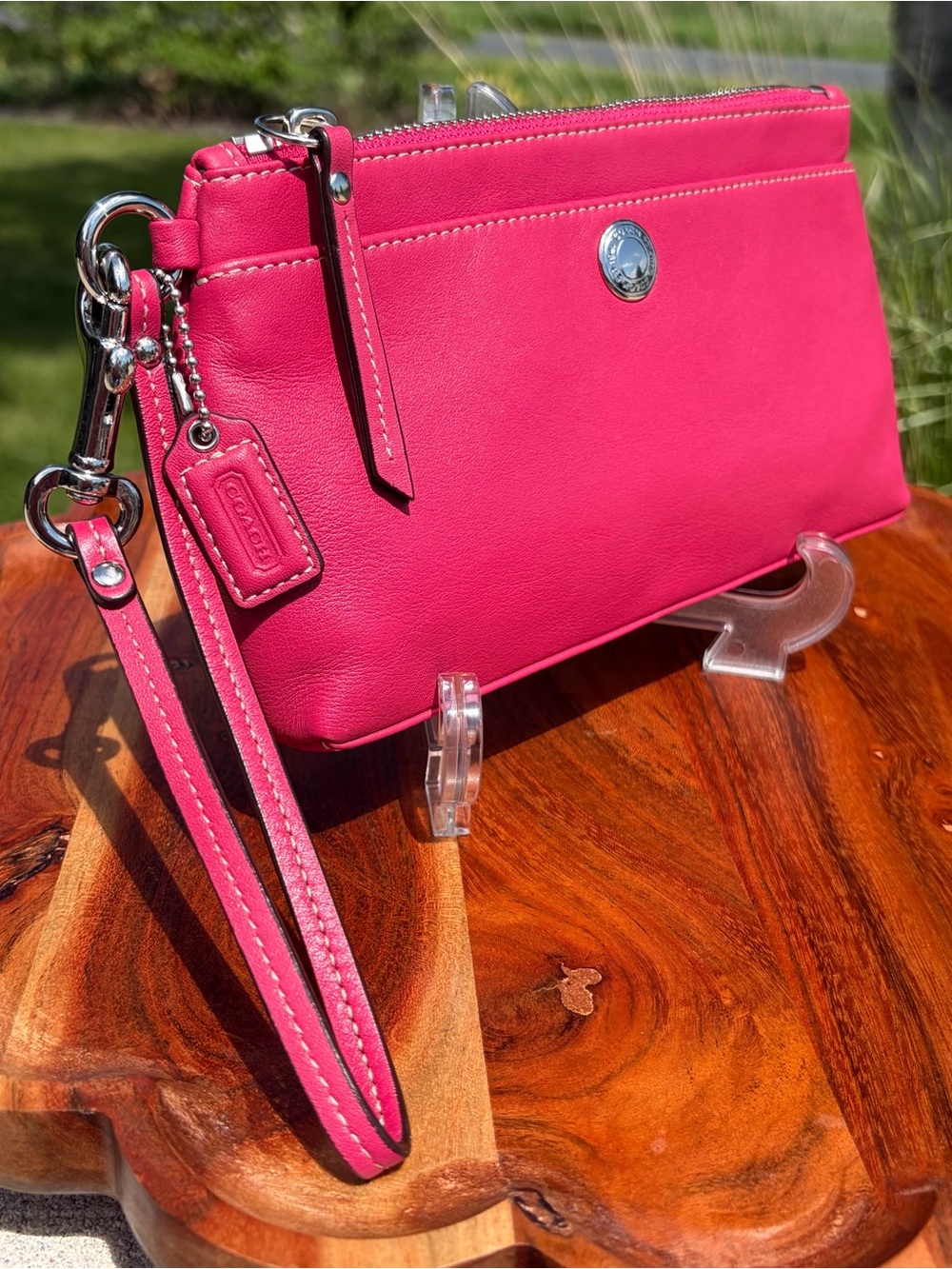 Coach Fuchsia Pink Leather Wristlet Clutch EUC - Picture 5 of 15